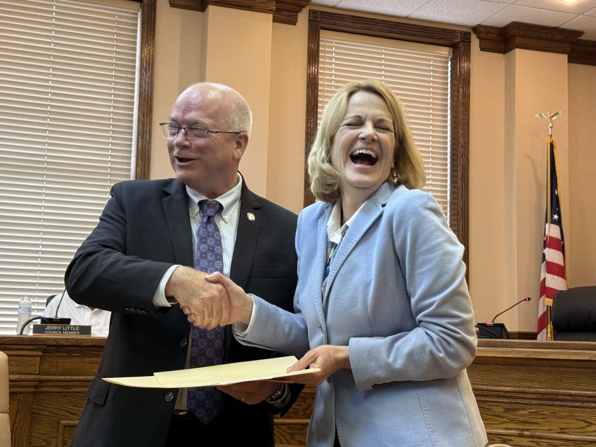 College prez comes to Council, renews City's park leases